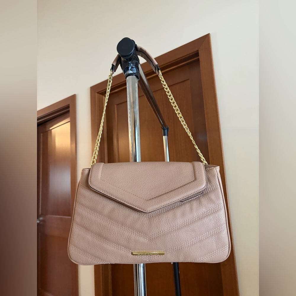 Steve Madden Elegant Tan Quilted Shoulder Bag NWOT.